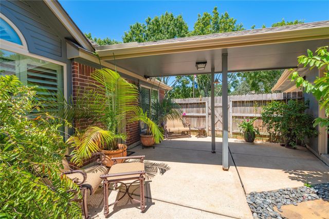 2025 Sandy Coast Circle, League City, TX 77573