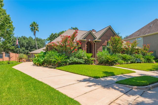 2025 Sandy Coast Circle, League City, TX 77573