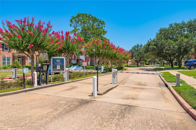 2025 Sandy Coast Circle, League City, TX 77573