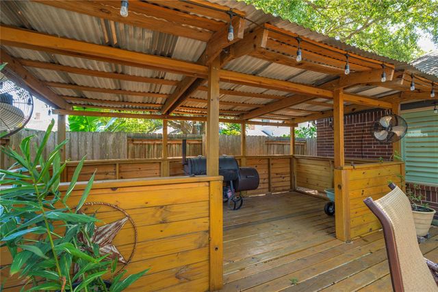 2025 Sandy Coast Circle, League City, TX 77573