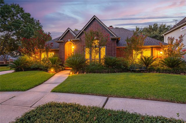 2025 Sandy Coast Circle, League City, TX 77573