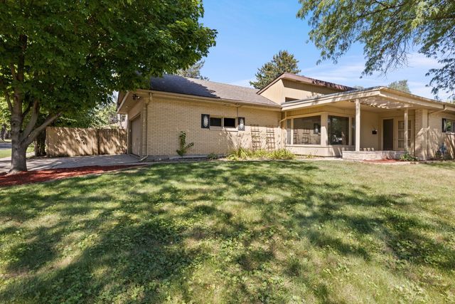 1104 Winthrop Lane, Rockford, IL 61107