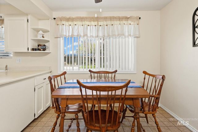 3861 N Sheringham Dr, Boise, ID 83704