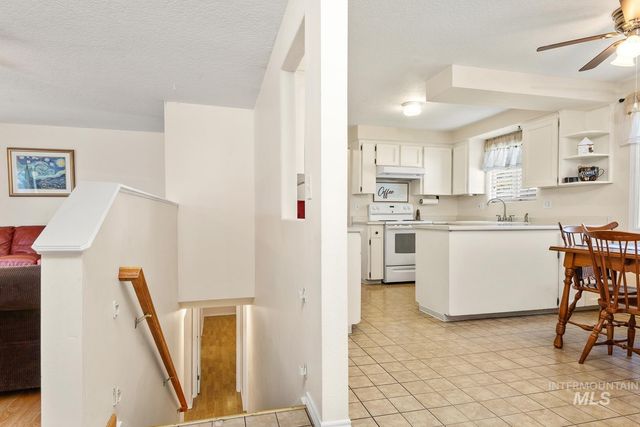 3861 N Sheringham Dr, Boise, ID 83704