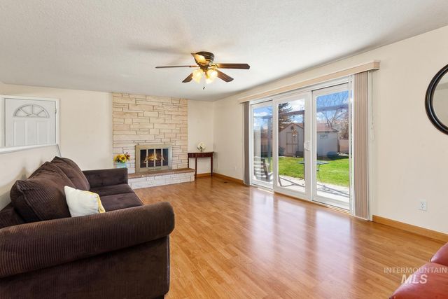 3861 N Sheringham Dr, Boise, ID 83704