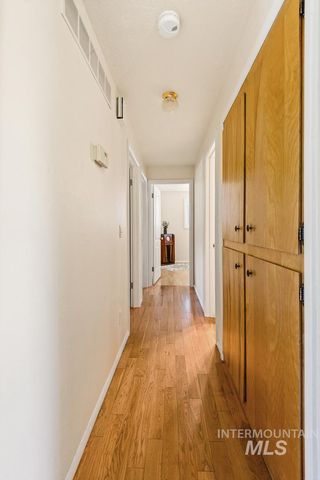 3861 N Sheringham Dr, Boise, ID 83704