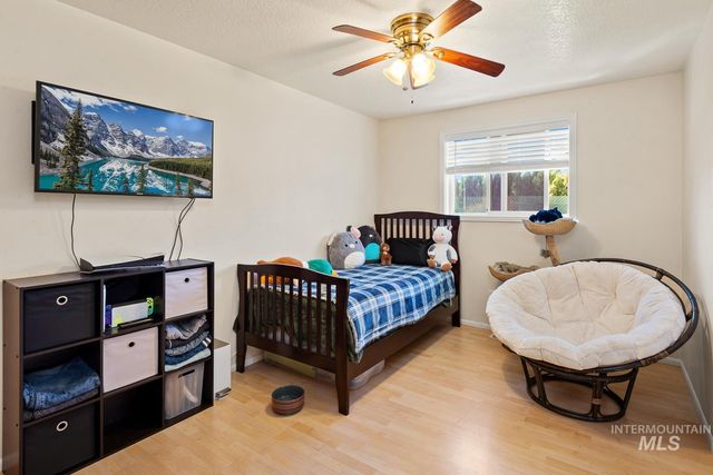 3861 N Sheringham Dr, Boise, ID 83704