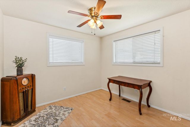 3861 N Sheringham Dr, Boise, ID 83704