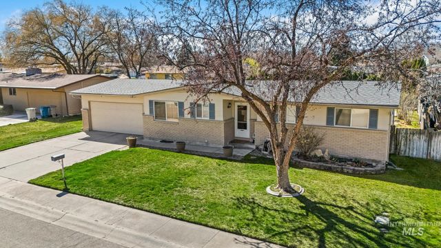 3861 N Sheringham Dr, Boise, ID 83704