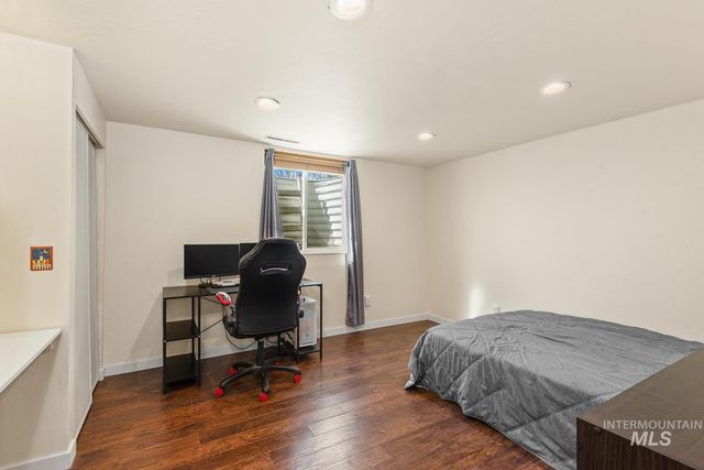 3861 N Sheringham Dr, Boise, ID 83704