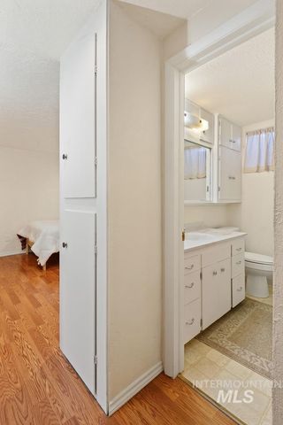 3861 N Sheringham Dr, Boise, ID 83704