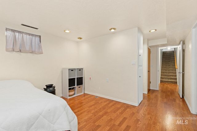 3861 N Sheringham Dr, Boise, ID 83704