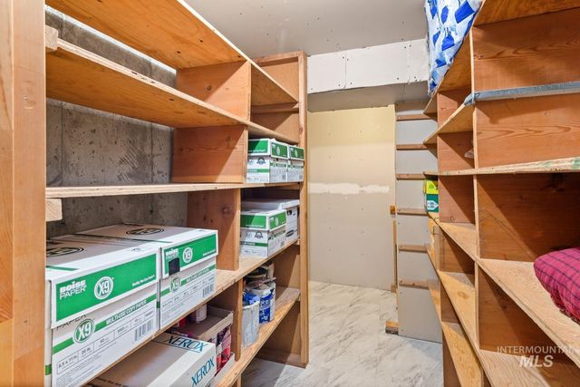 3861 N Sheringham Dr, Boise, ID 83704