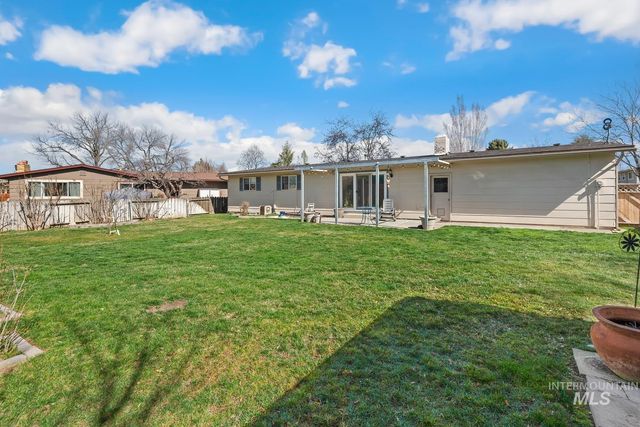 3861 N Sheringham Dr, Boise, ID 83704