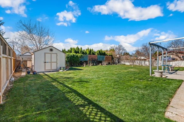 3861 N Sheringham Dr, Boise, ID 83704