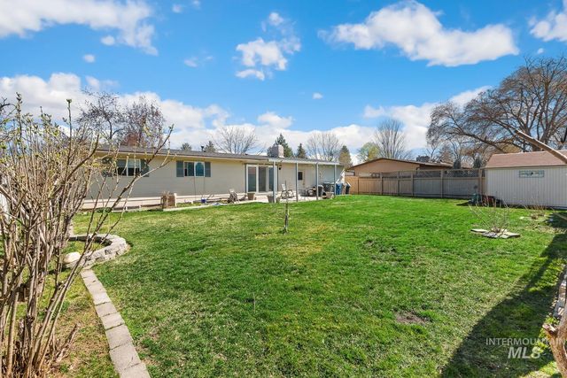 3861 N Sheringham Dr, Boise, ID 83704