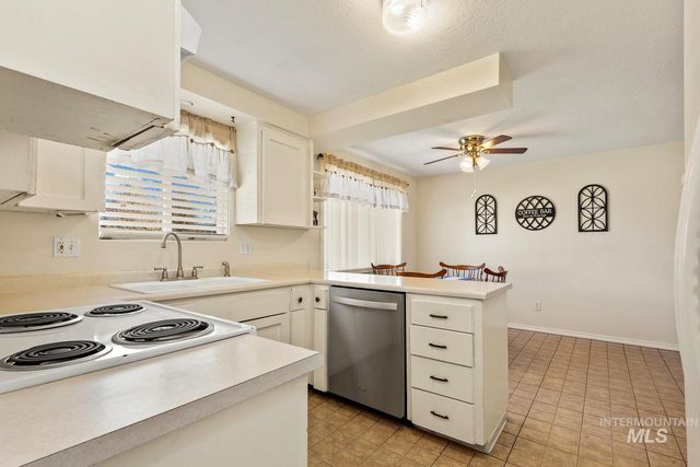 3861 N Sheringham Dr, Boise, ID 83704