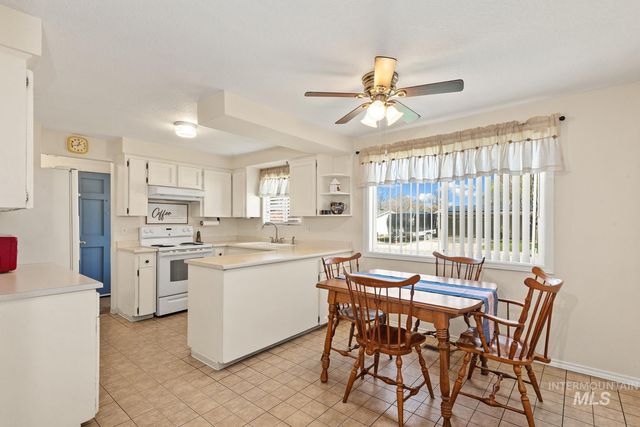 3861 N Sheringham Dr, Boise, ID 83704