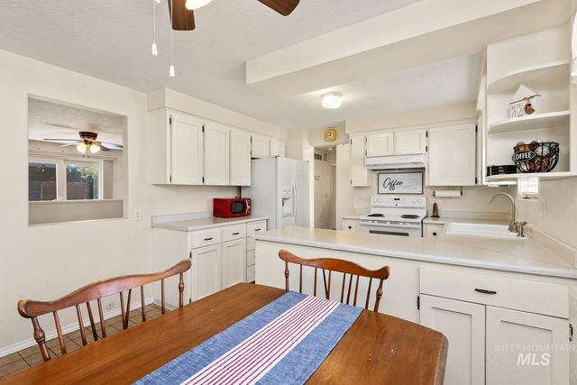 3861 N Sheringham Dr, Boise, ID 83704