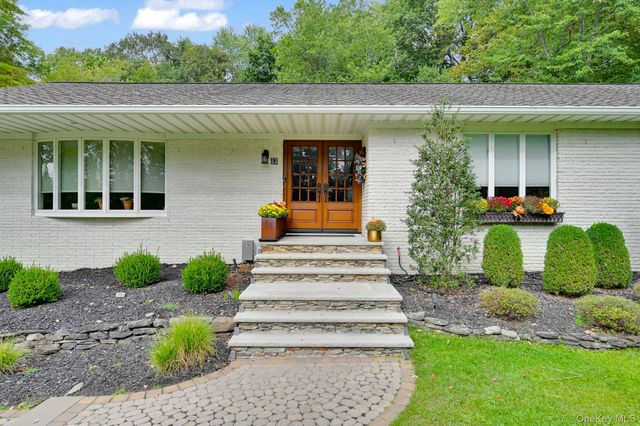 15 Ramapo Lane, Chestnut Ridge, NY 10952