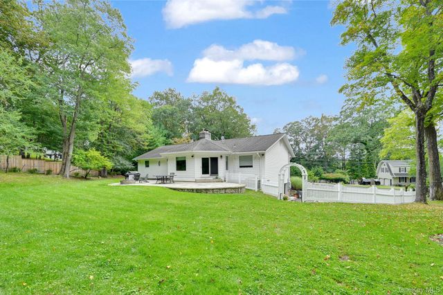 15 Ramapo Lane, Chestnut Ridge, NY 10952
