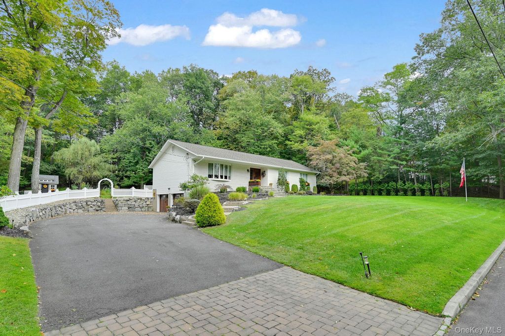 15 Ramapo Lane, Chestnut Ridge, NY 10952 — photo 2
