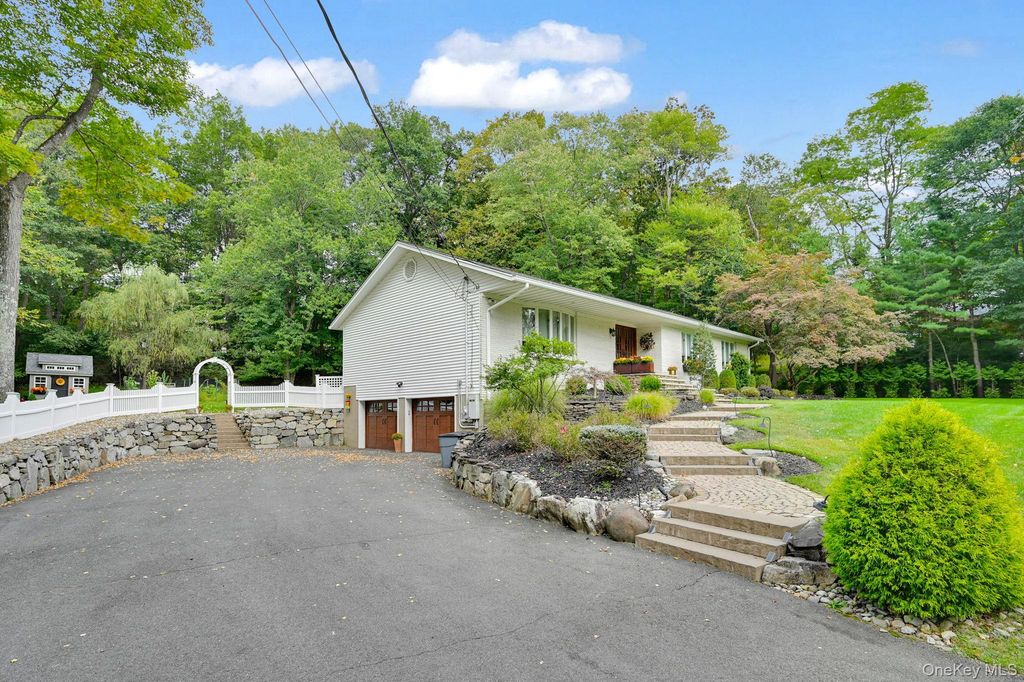 15 Ramapo Lane, Chestnut Ridge, NY 10952 — photo 3