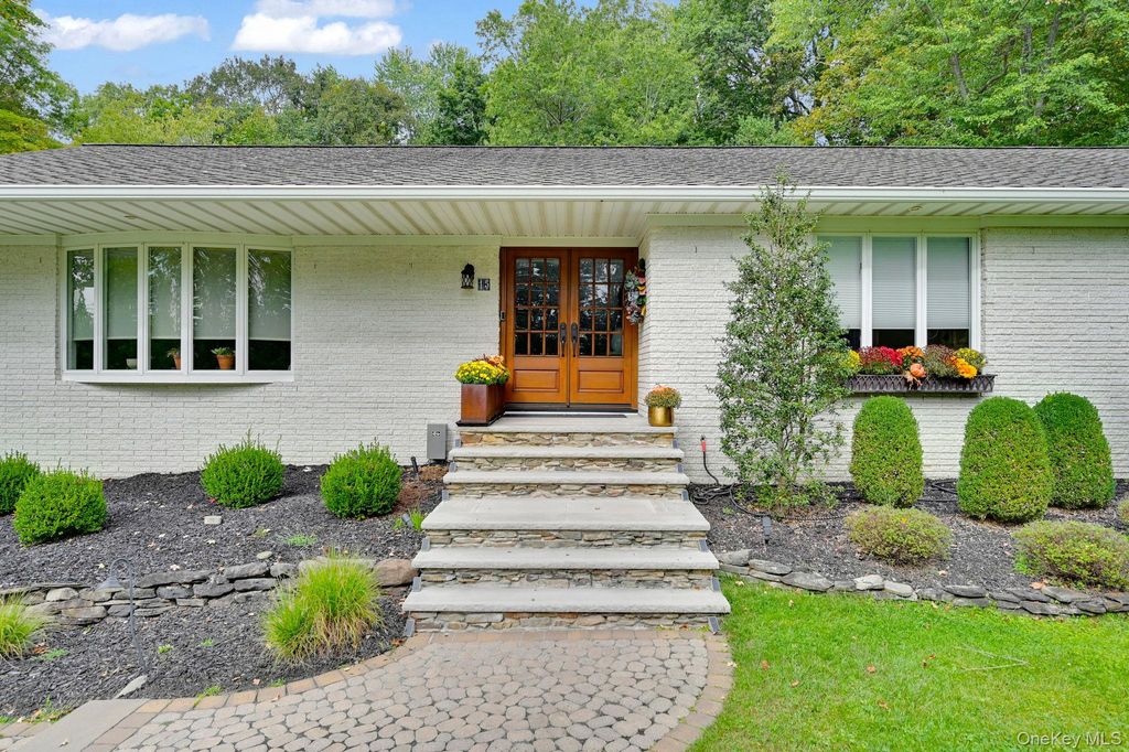 15 Ramapo Lane, Chestnut Ridge, NY 10952 — photo 4