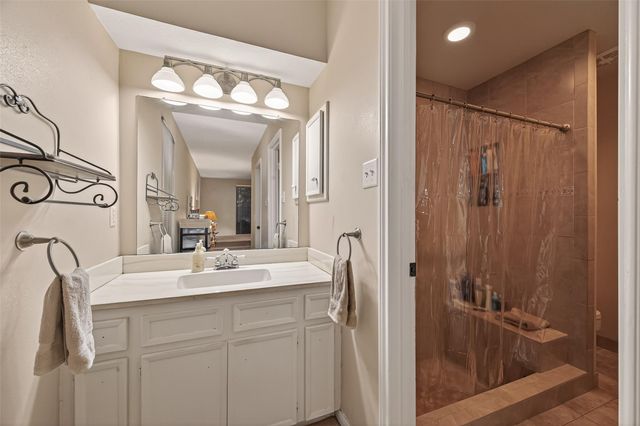 11614 Cedar Creek Drive, Houston, TX 77077