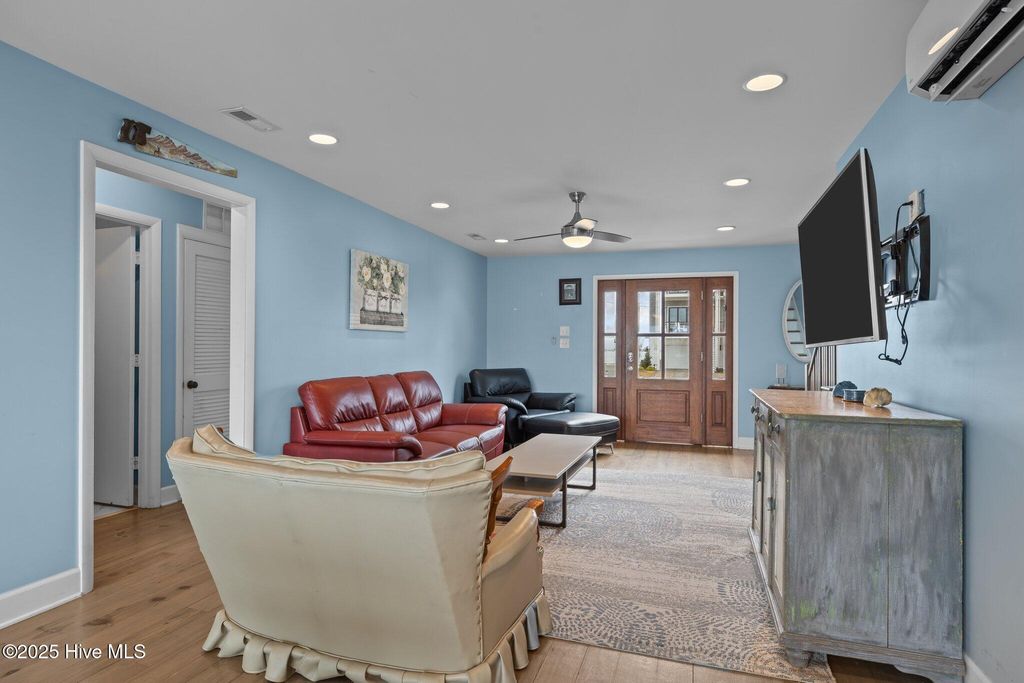 Image 11 of property listing at 247 Bayview Boulevard, Atlantic Beach, NC 28512