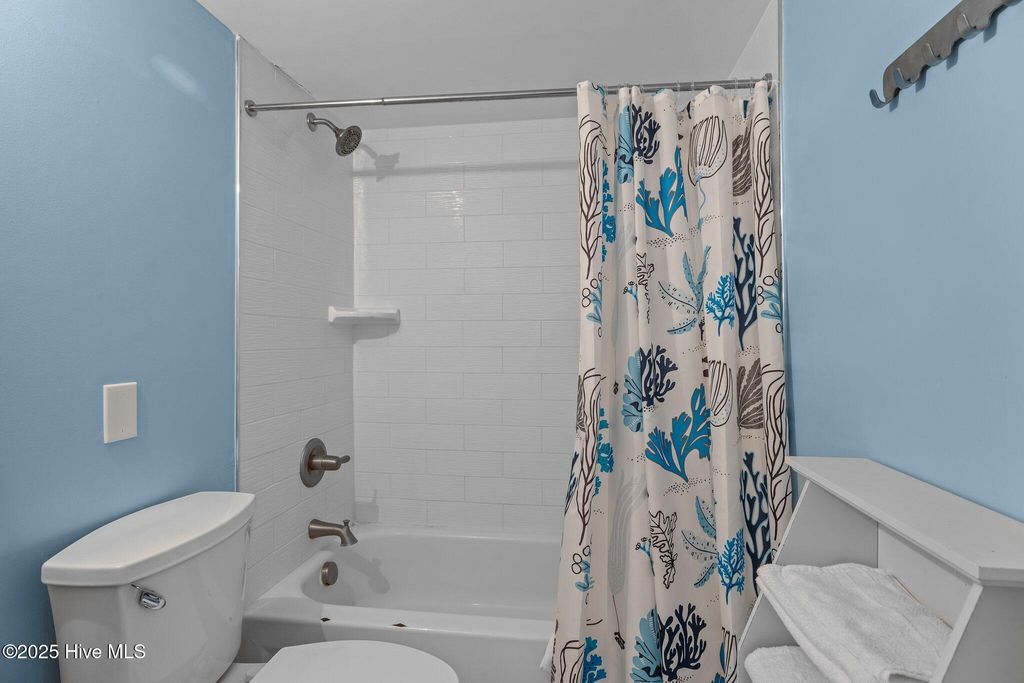 Image 18 of property listing at 247 Bayview Boulevard, Atlantic Beach, NC 28512