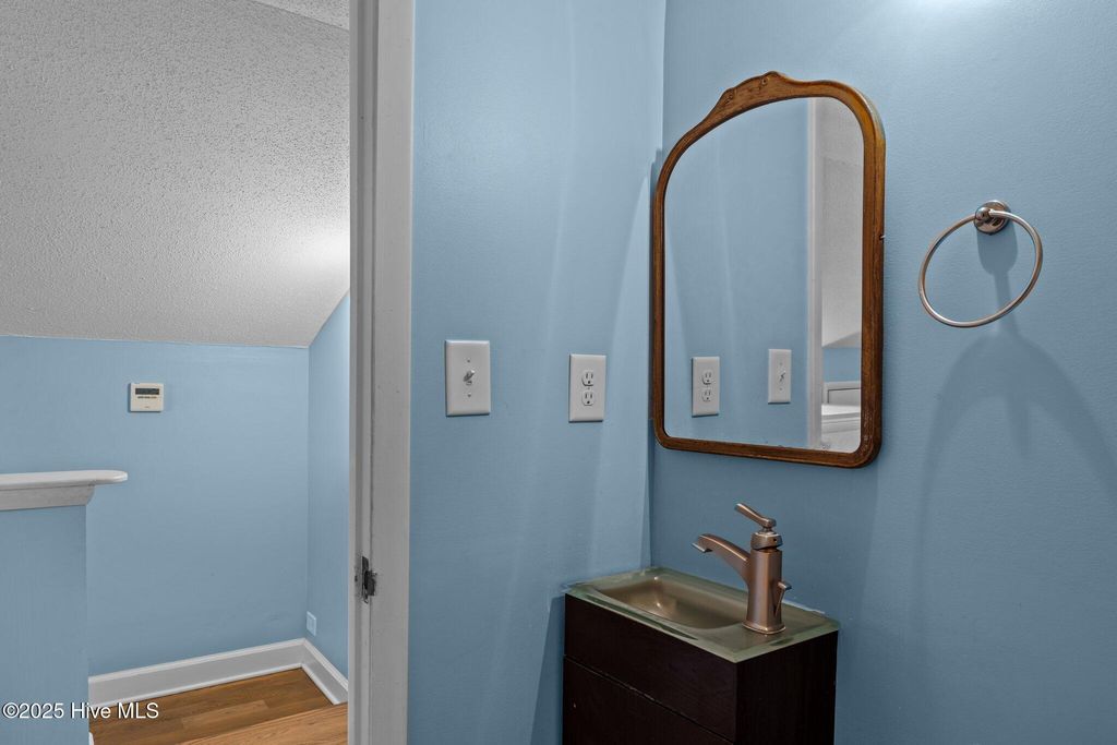 Image 19 of property listing at 247 Bayview Boulevard, Atlantic Beach, NC 28512