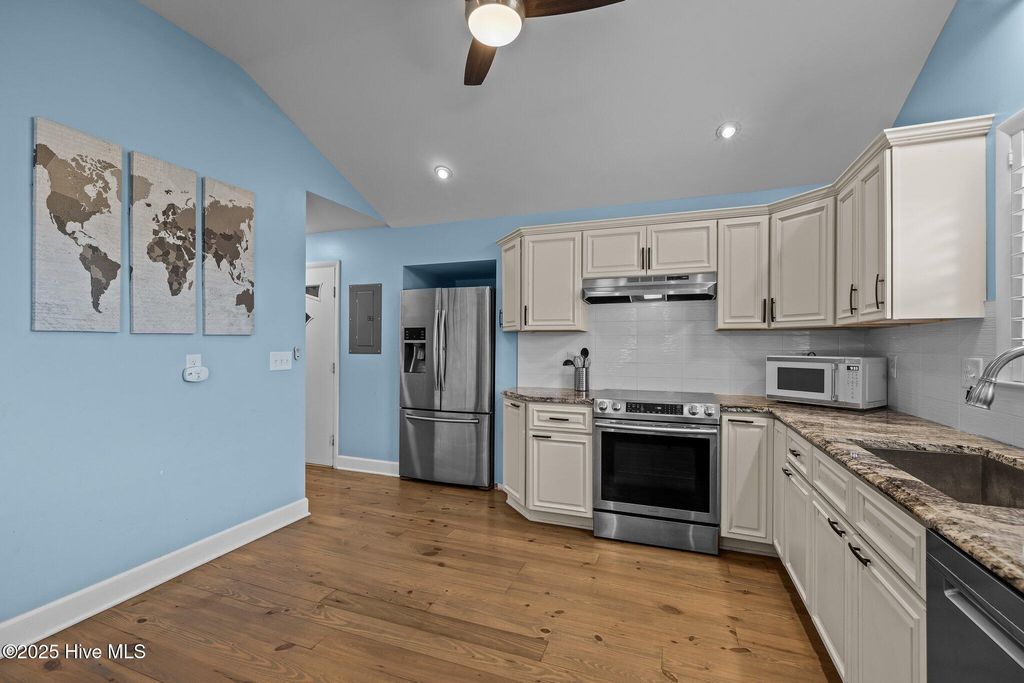 Image 4 of property listing at 247 Bayview Boulevard, Atlantic Beach, NC 28512