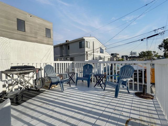 809 Sunset Ct, San Diego, CA 92109