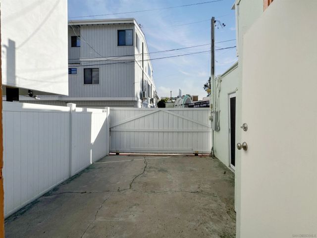 809 Sunset Ct, San Diego, CA 92109