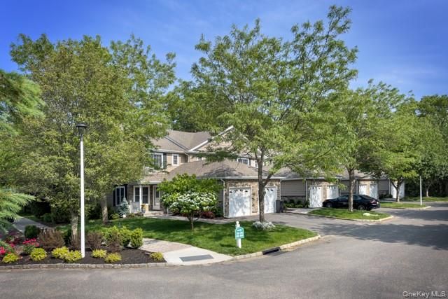 100 Saddle Cove Road 307, Bohemia, NY 11716