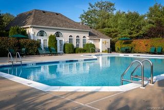 100 Saddle Cove Road 307, Bohemia, NY 11716
