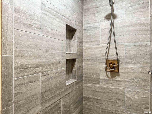 1106 FALCON Court, Carterville, IL 62918