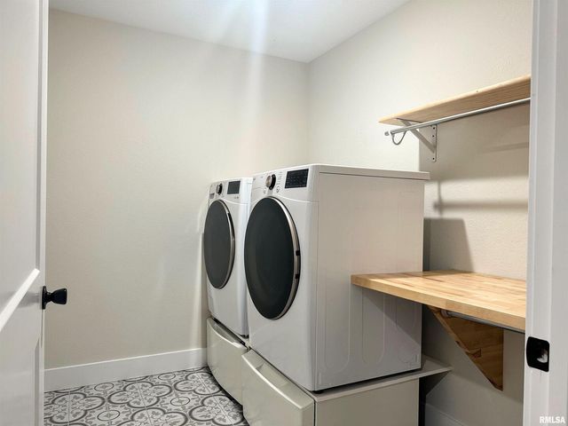 1106 FALCON Court, Carterville, IL 62918