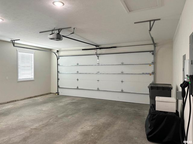 1106 FALCON Court, Carterville, IL 62918