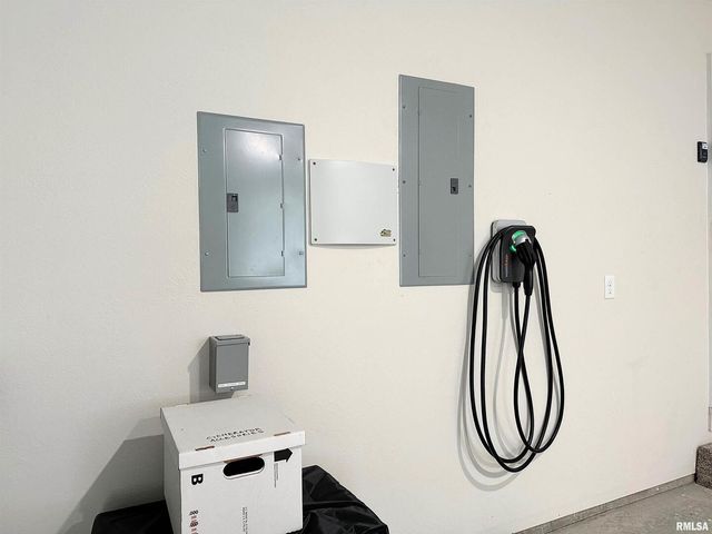 1106 FALCON Court, Carterville, IL 62918