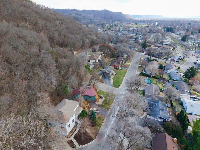 1705 Ohlsun Court, La Crosse, WI 54601