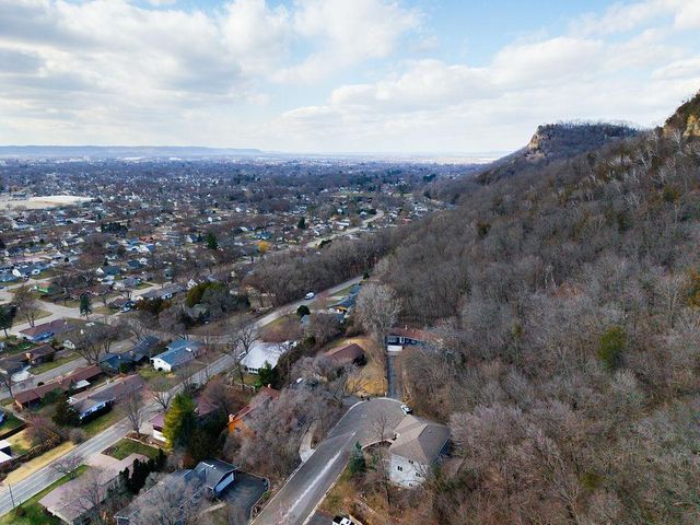 1705 Ohlsun Court, La Crosse, WI 54601