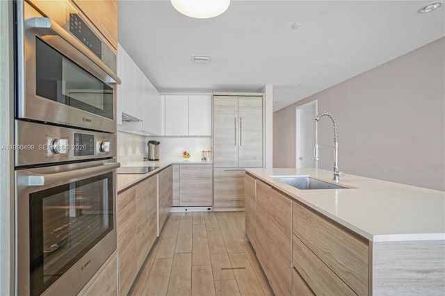 10201 E Bay Harbor Dr 601, Bay Harbor Islands, FL 33154