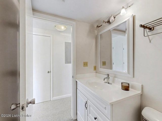 2745 Grinstead Dr 201, Louisville, KY 40206