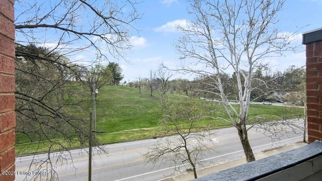 2745 Grinstead Dr 201, Louisville, KY 40206