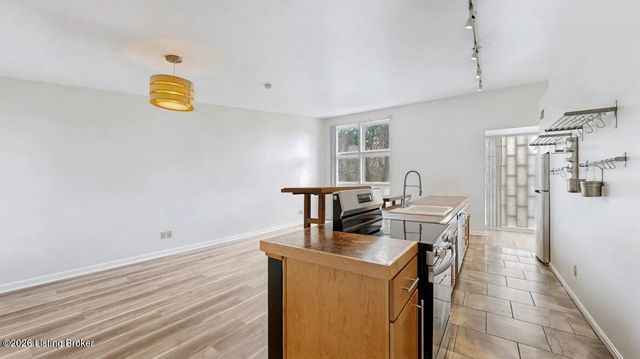 2745 Grinstead Dr 201, Louisville, KY 40206