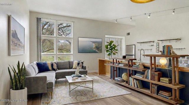 2745 Grinstead Dr 201, Louisville, KY 40206