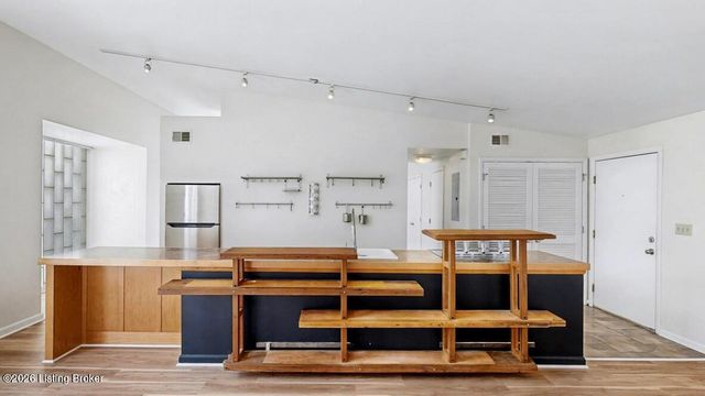 2745 Grinstead Dr 201, Louisville, KY 40206