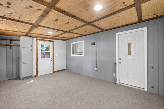 1380 Rock Creek Street W, Kellogg, IA 50135